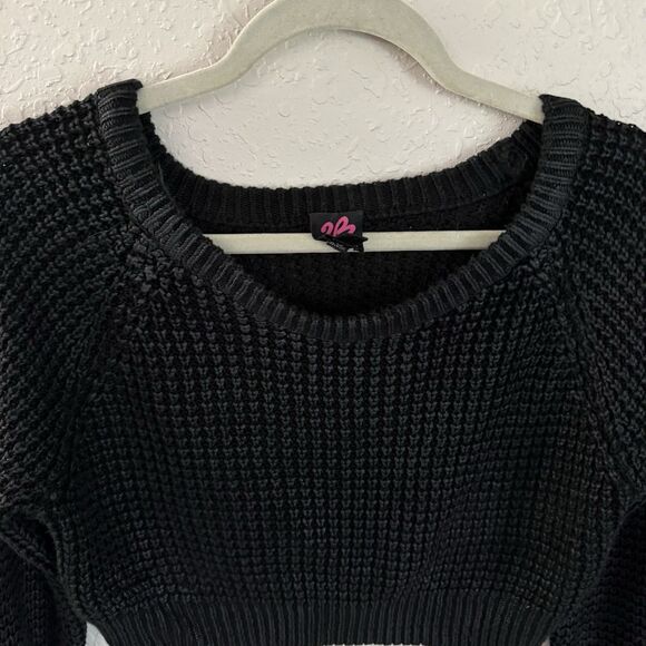 2b BCBG Cropped Sweater Women’s Black Cable Knit Mineral Washed - Picture 4 of 8